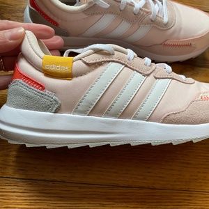 Adidas Retrorun Shoes, great condition